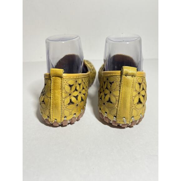 Spring Step NEW Yellow Leather Flowerflow Cutout Flats Shoe Loafer 39 EU 8.5 US - Picture 5 of 7